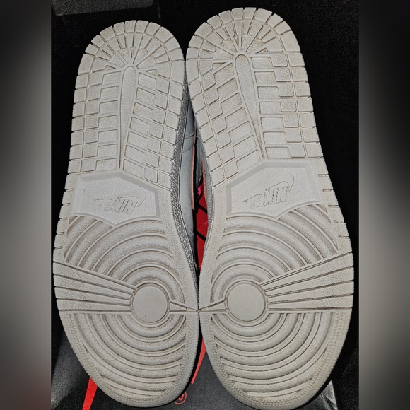 Jordan 1 High NYC to Paris Men size 10 - Picture 4 of 6